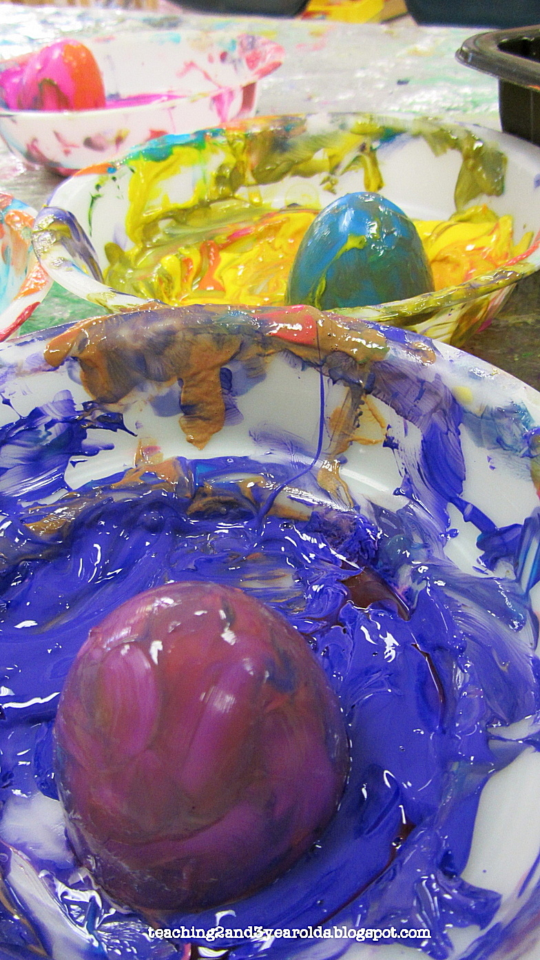 Teaching 2 and 3 Year Olds Plastic Egg Painting