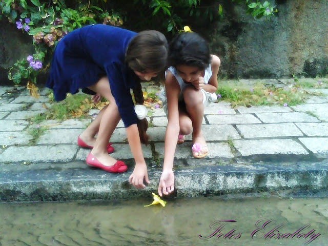 http://2.bp.blogspot.com/-xBfC-eoYdOg/TfvnX8GNu6I/AAAAAAAAAHY/dFbCc_Kk4AI/s1600/liza+e+jessica.jpg