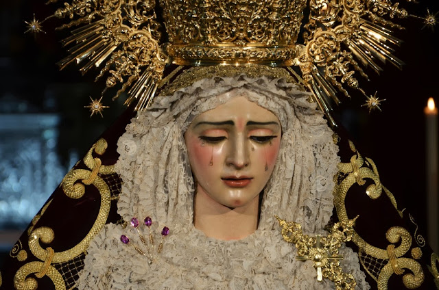 María Santísima de Gracia y Amparo - Sevilla María Santísima de Gracia y Amparo - Sevilla