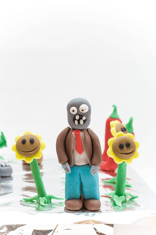 Plants vs zombies fondant cake Zombie and sunflowers fondant figurine