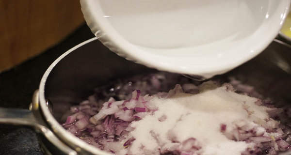 The Cure Of Our Grandmothers Used to Treat Asthma, Bronchitis, Coughing and Lung Problems onion and sugar