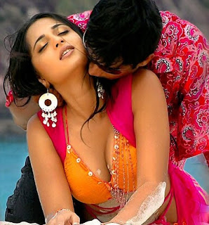 Photos Boob Sex Mallu Tamil Girls Without Dress: Aunshka Boob Pictures