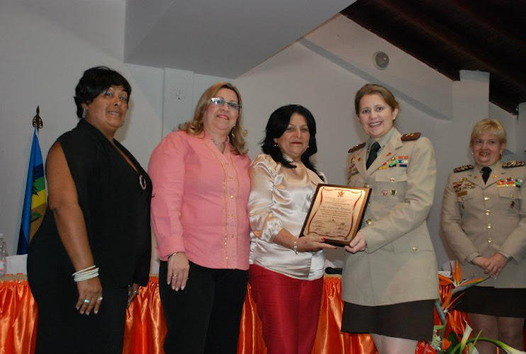 Recibiendo Placa de Reconocimiento