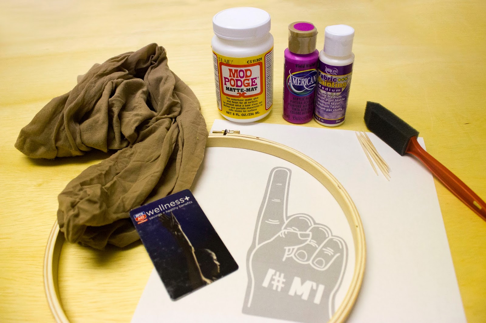 hillmade DIY Screen Printing Nylons, an Embroidery Hoop and Mod Podge