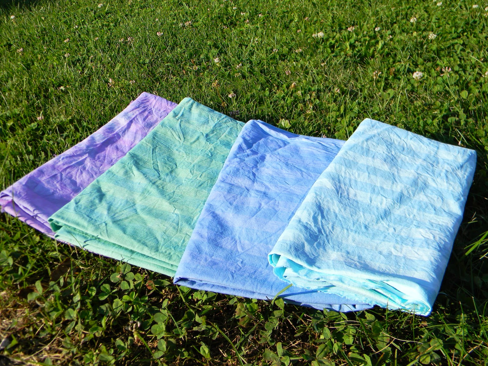 Artistic Endeavors 101 A Raggy Rug from Old Sheets... A DIY Tutorial