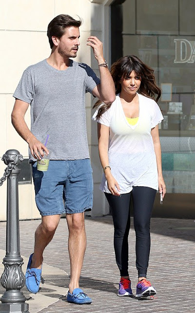 Celeb Diary: Kourtney Kardashian & Scott Disick @ Calabasas Commons