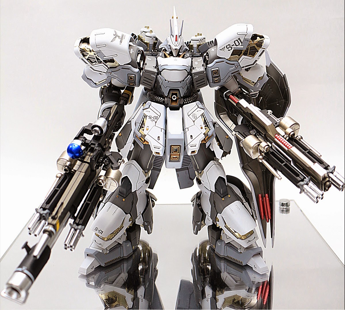 MG 1/100 "Snow" Sazabi Ver.Ka + Quad Gatling Gun Custom Build Gundam