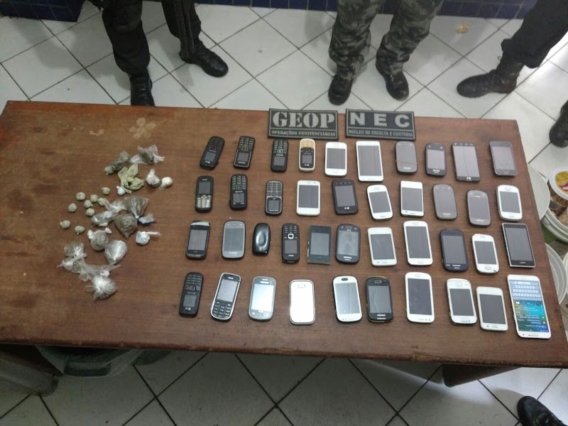 GEOP realiza operação e apreende drogas e 41 celulares na CCPJ e Presídio de Davinópolis
