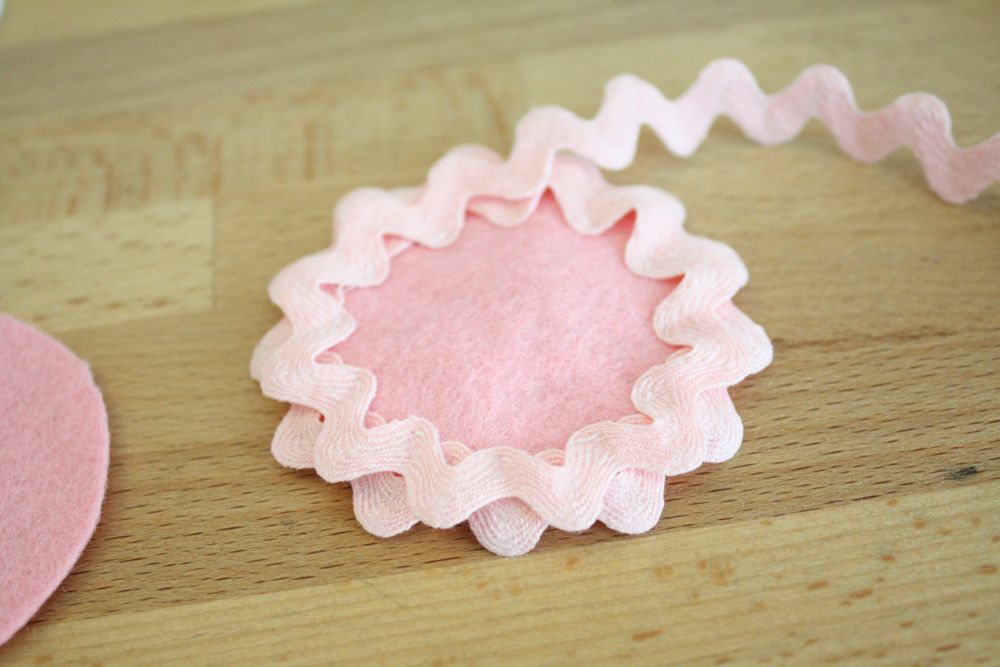 ric rac flower tutorial