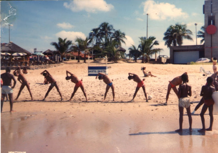 Equipe do serrano treinando na prai de Itapuã, em Salvador, BA
