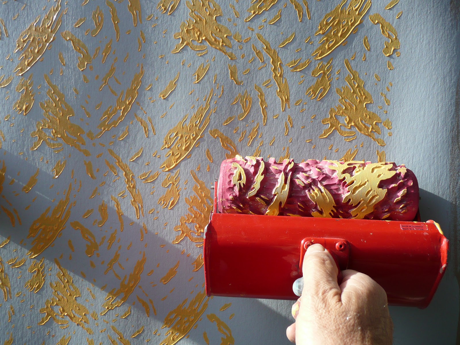 Decoroll A painting idea with decorative paint rollers Decoroll