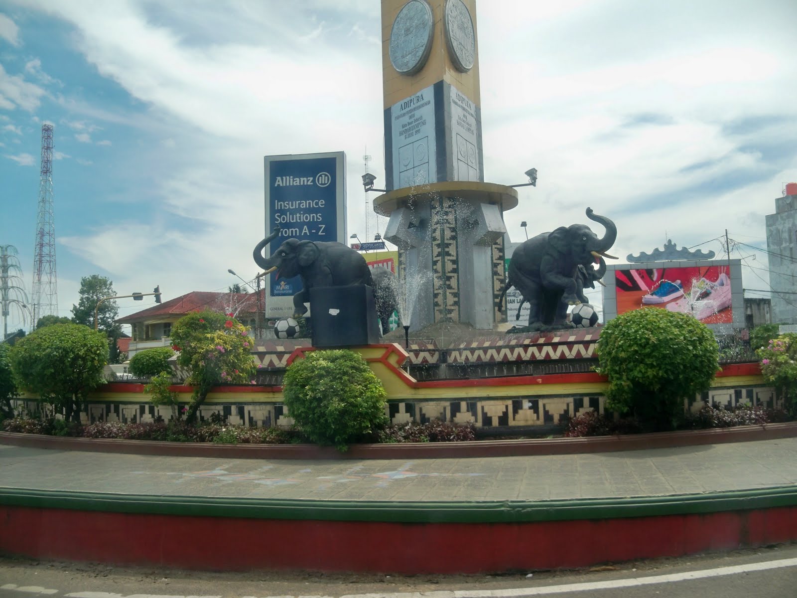 TRI WAHYUDI : NGEBLOG YUK: Indahnya Pantai Mutun Lampung