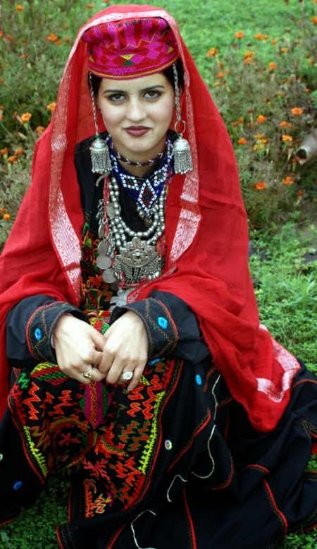hot chola babes kissing from Truman kashmiri girls hd wallpaper with brapanty