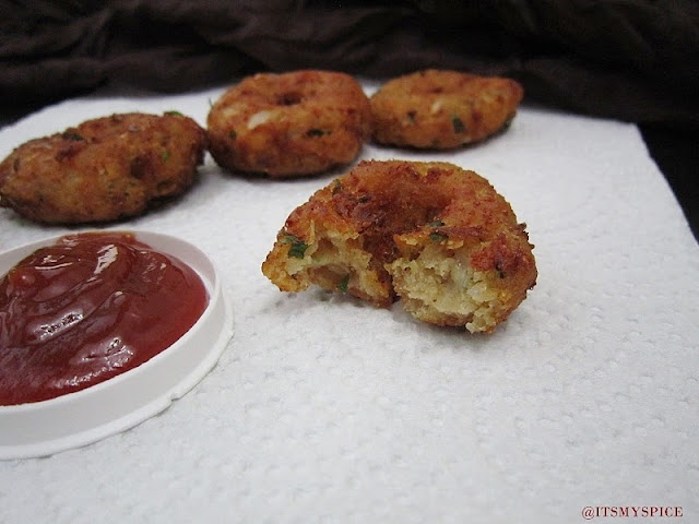 Bread Vada- a quick and easy snack with bread 