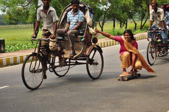 FUNNY INDIAN PICTURES GALLERY : FUNNY INDIAN  SKATING GIRL - RANDOM FUNNY INDIAN PICTURE