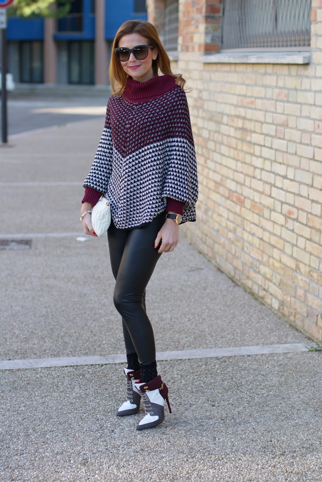 Jadea leggings, leather leggings and Smash! Prolix sweater on Fashion and Cookies fashion blog, fashion blogger style