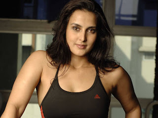 Tulip Joshi Wallpaper with her boyfriend, Sexy Tulip Joshi hindi movie video download