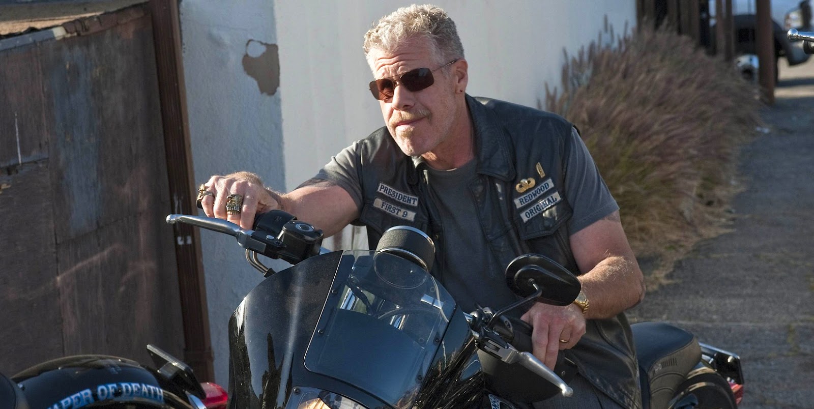 Ron Perlman dalam serial SON OF ANARCHY