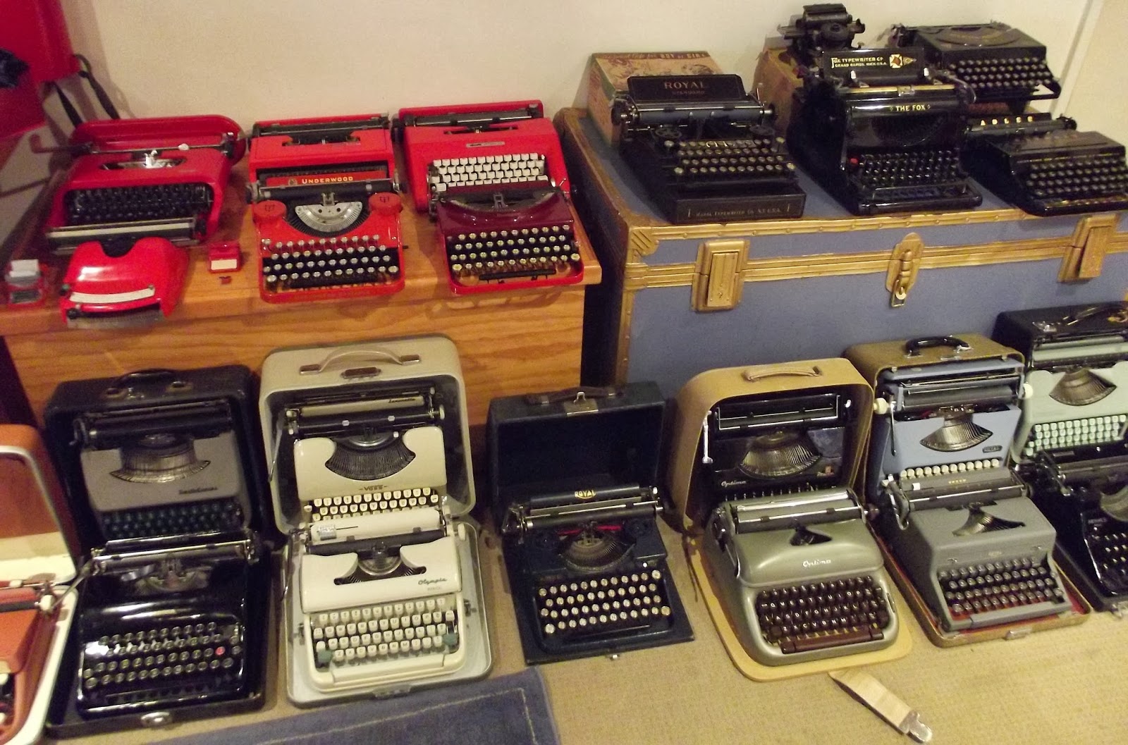 oz.Typewriter Typewriters on Display