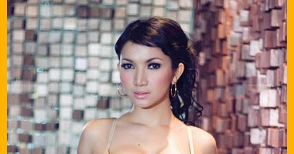 LEPAS LAGI: Foto Hot Roro Fitria Terbaru