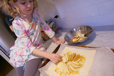 apple galette arranging apples