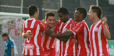 Melhor do mundo no futsal, Ferrão busca repetir feitos de Falcão e