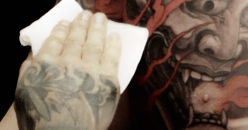 can i put antibiotic ointment on my new tattoo can i put antibiotic ointment on my new tattoo