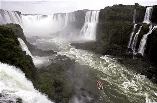 [Image: iguazu-2.jpg]