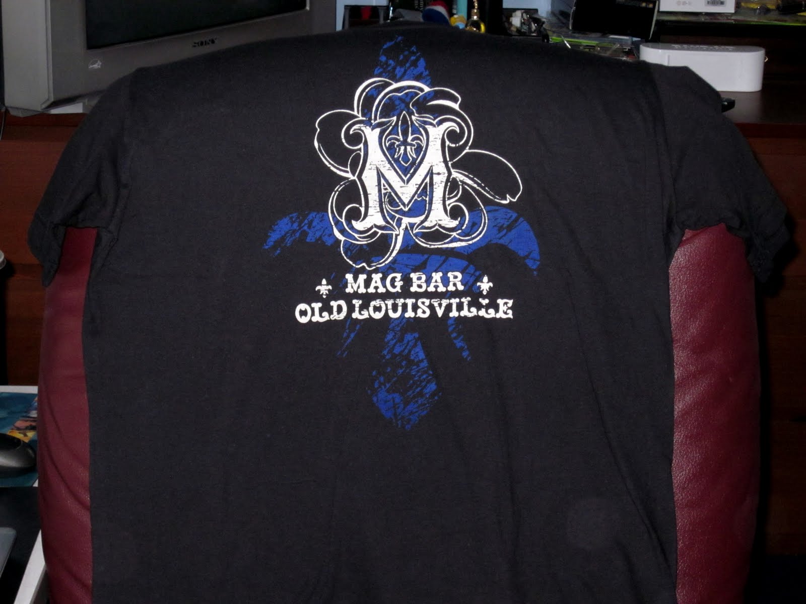 [a case of the blog] Dive Bar Shirt Club Mag Bar