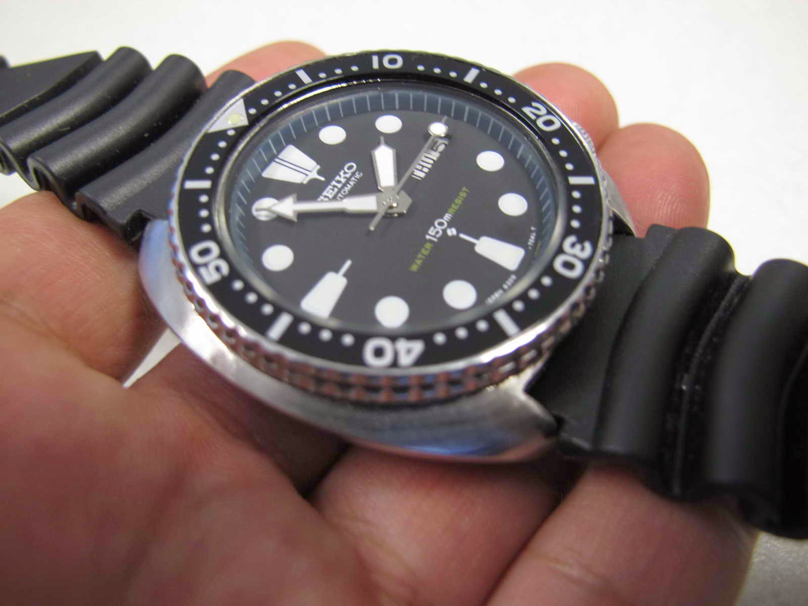 Maximuswatches Jual Beli Jam Tangan Second Baru Original Koleksi Jam Cocok untuk Anda yang memang sedang mencari jam tangan dengan bentuk case Cushioned case SEIKO DIVER 6309 7040 Seiko DIver Never e