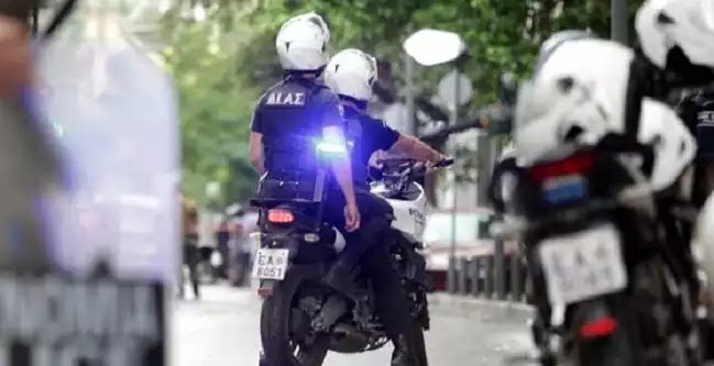 Θρίλερ στο Π. Φάληρο: Μάχη αστυνομικών με ληστές -Νεκρός ένας δράστης Θρίλερ στο Π. Φάληρο: Μάχη αστυνομικών με ληστές -Νεκρός ένας δράστης
