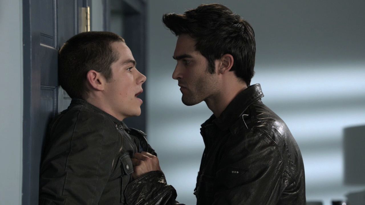 1x09-Wolf-s-Bane-derek-and-stiles-24163729-1280-720.jpg