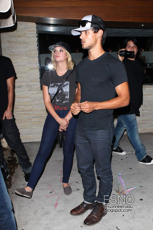 Magazin TAYLOR LAUTNER VE ASHLEY BENSON AKŞAM YEMEĞINDE!