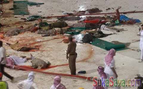 Lantai Masjidil Haram dipenuhi dengan darah jamaah yang meninggal dunia Lantai Masjidil Haram dipenuhi dengan darah jamaah yang meninggal dunia