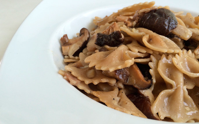 Farfalle de boletus con setas Farfalle de boletus con setas