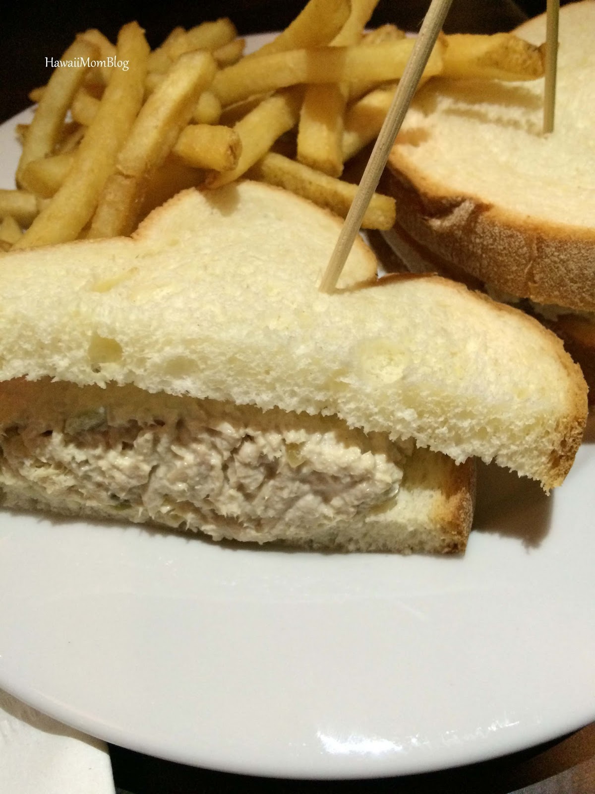 Hawaii Mom Blog Lunch at Giovanni Pastrami