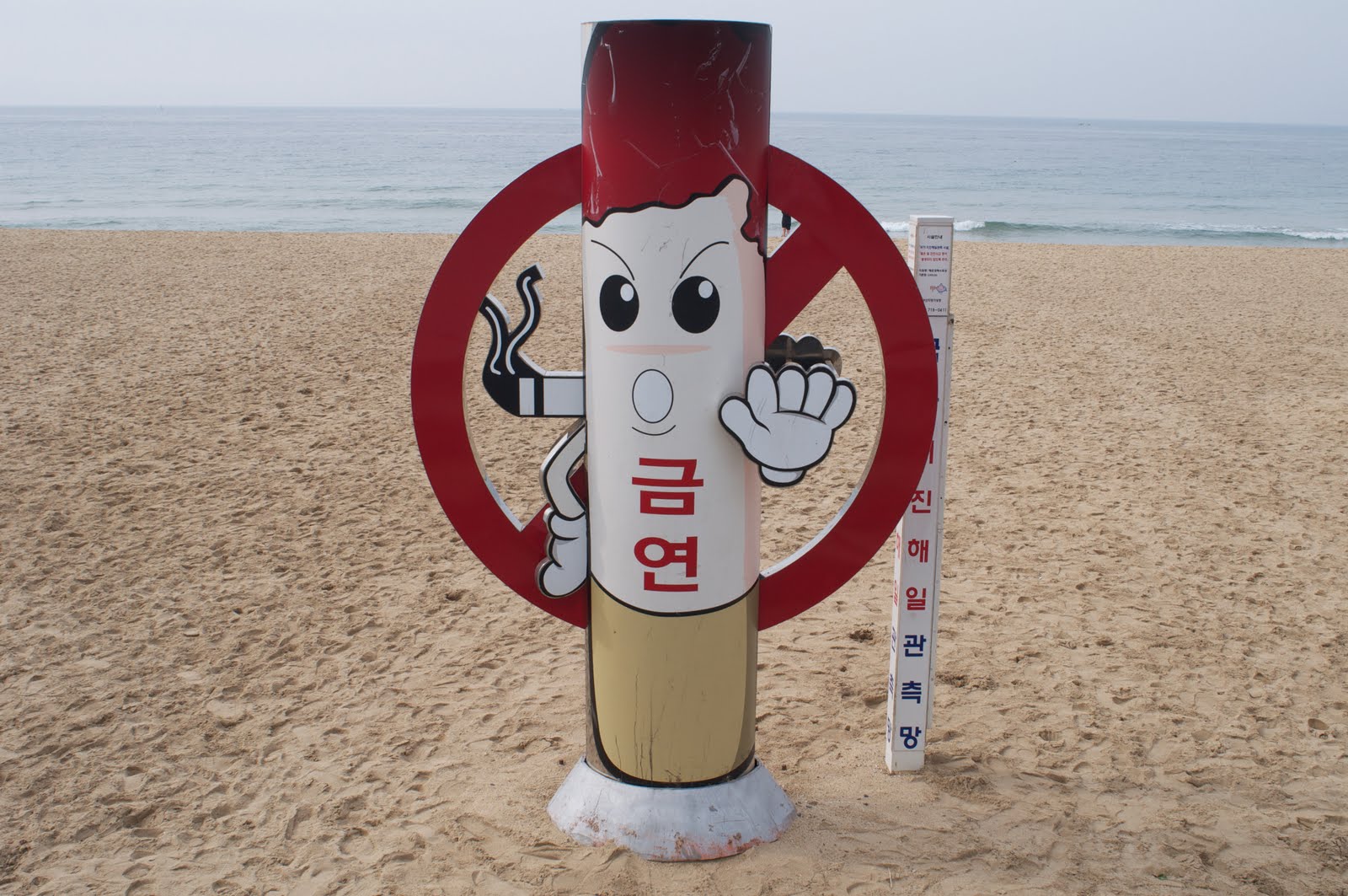  ... desu: Australia vs. Korea vs. Japan: No-Smoking Signs at Beaches