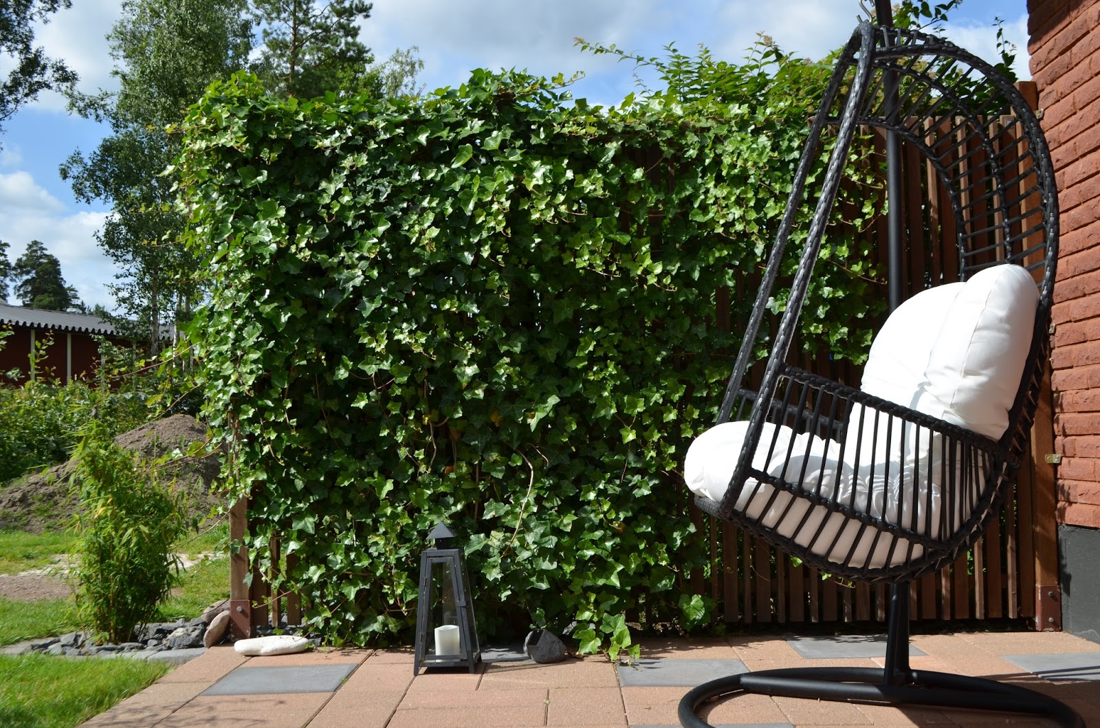 T som i trädgård: trädgårdsdesign till poolen