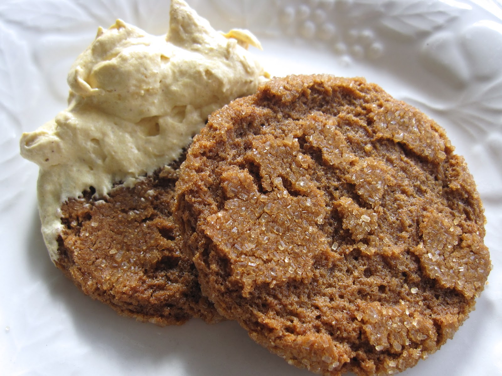 BLISSFUL ROOTS Pumpkin Fluff Dip & Gingersnaps