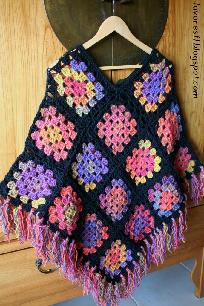 Lãs com Tons Poncho Granny Square
