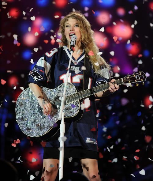 taylor-swift-patriots-jersey.jpg