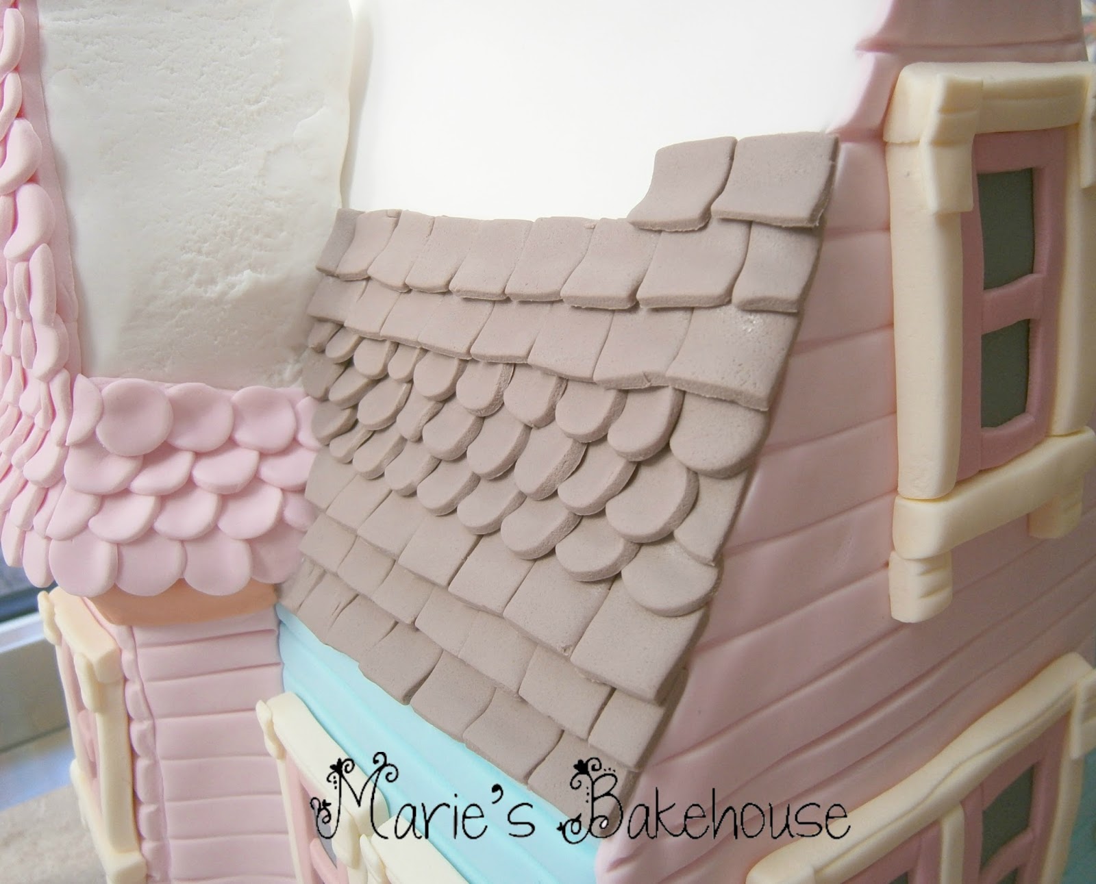Marie's Bakehouse How to make a 'floating' Up House Cake Part 2