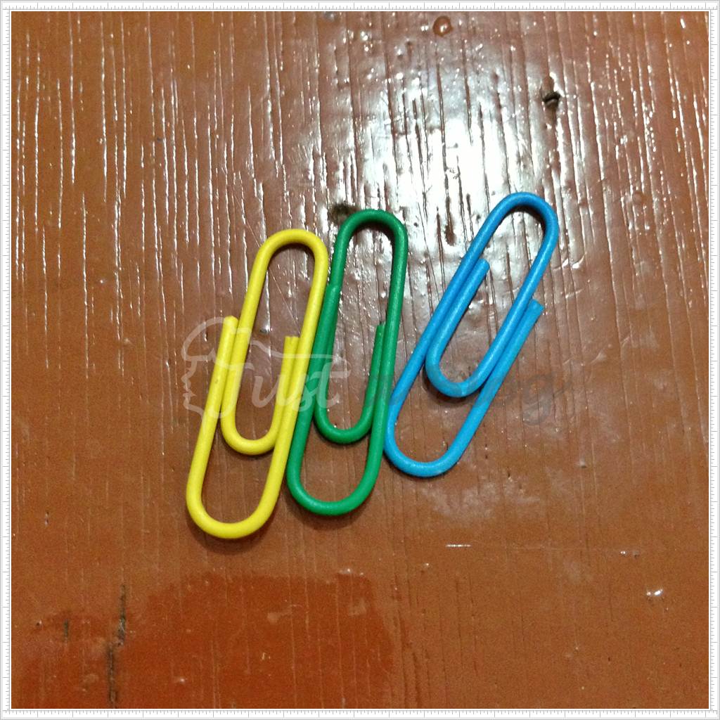 Crochet and Lipstick DIY Stitch Marker from Paper Clip