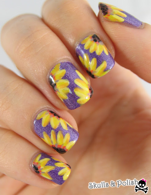 sunflower_nailart_hema_holographic_purple_handpainted