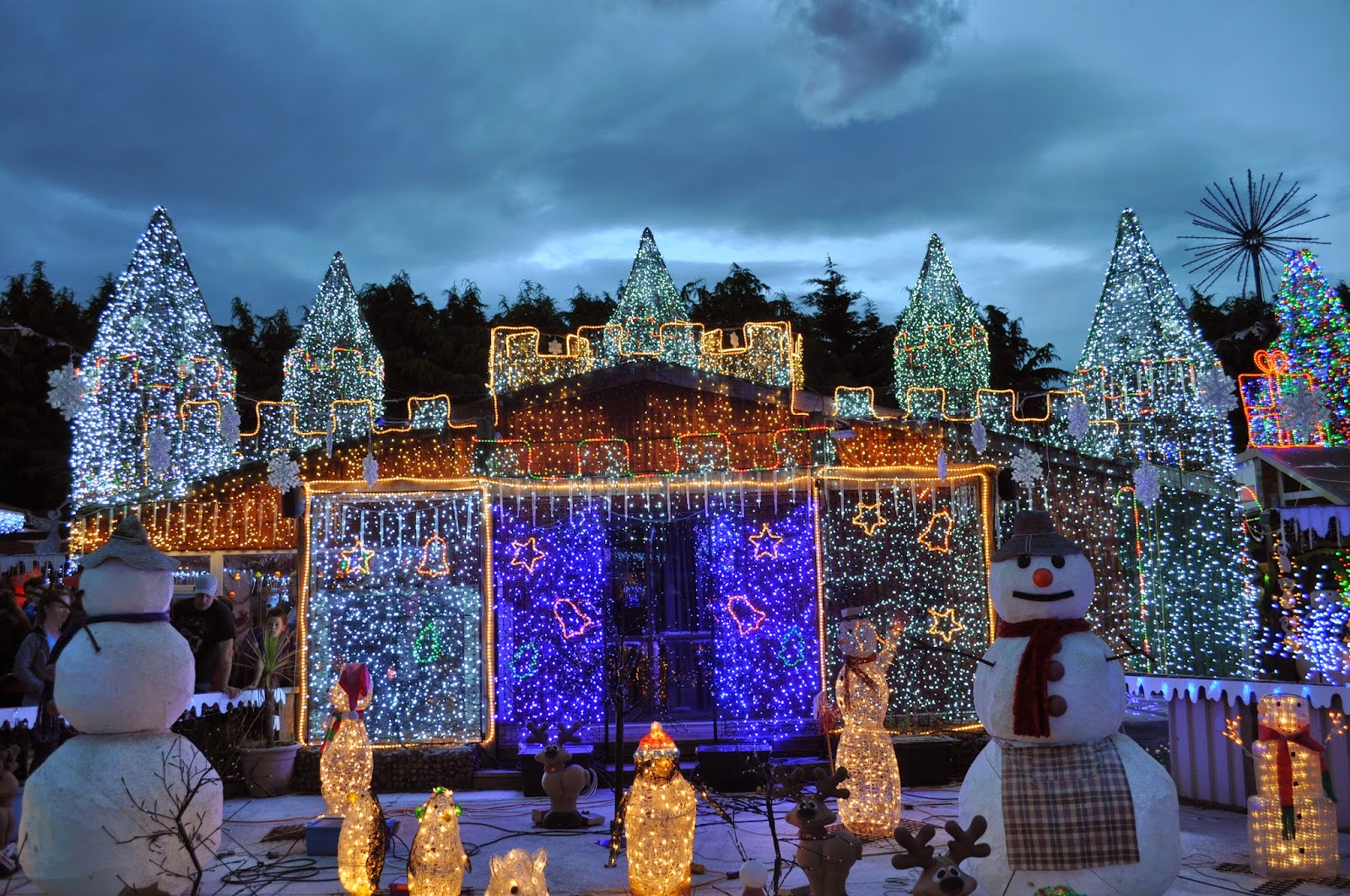 DUTCHCORNER Christchurch Christmas light show