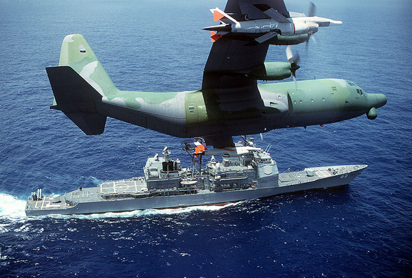 الجزائر ونية شراء طائرات حربية للبحرية  Lockheed+Martin+C-130+Hercules+Near+Sea+Drone