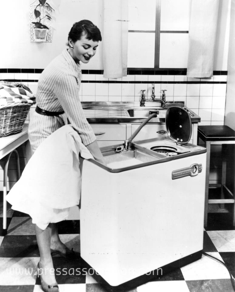 Listowel Connection La fashionista,Friday stroll, old ads and the twin tub