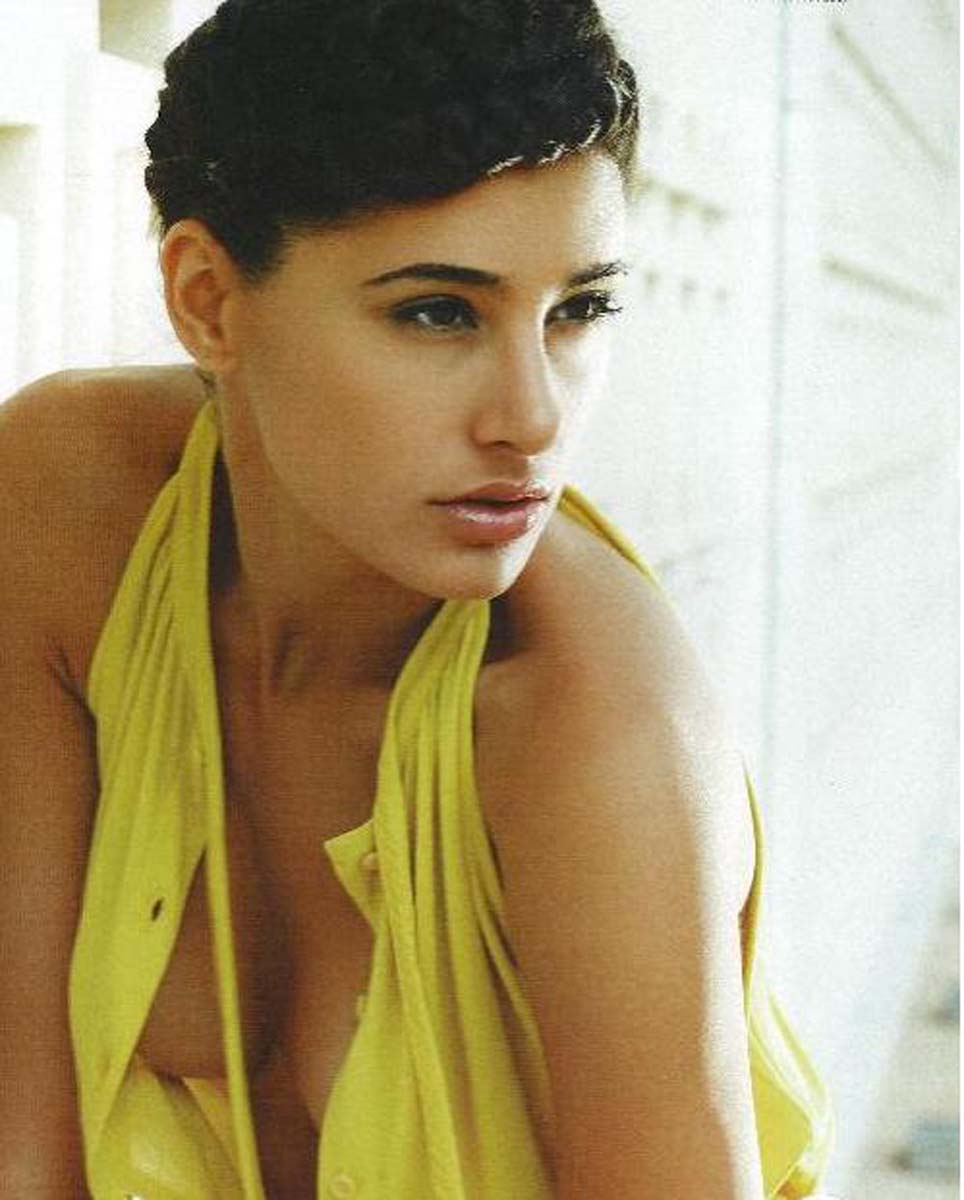Nargis Fakhri: Nargis Fakhri Bikin Photos , very very hot boob slip