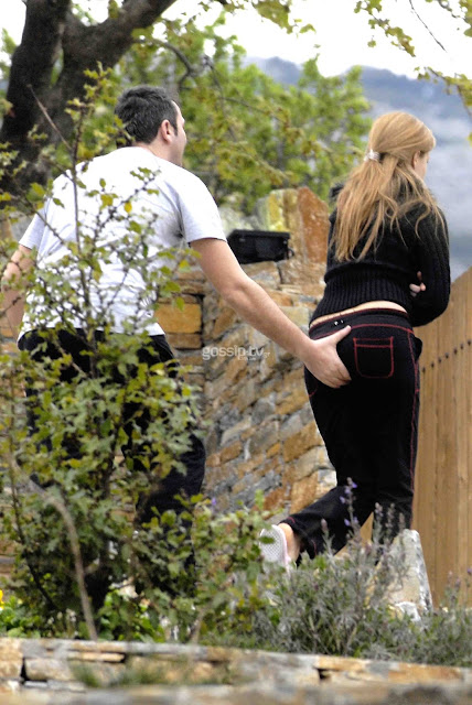 Αδημοσίευτες ΕΙΚΟΝΕΣ: Όταν ο Αντώνης Ρέμος χούφτωνε με μανία τη Ζέτα Μακρυπούλια!!