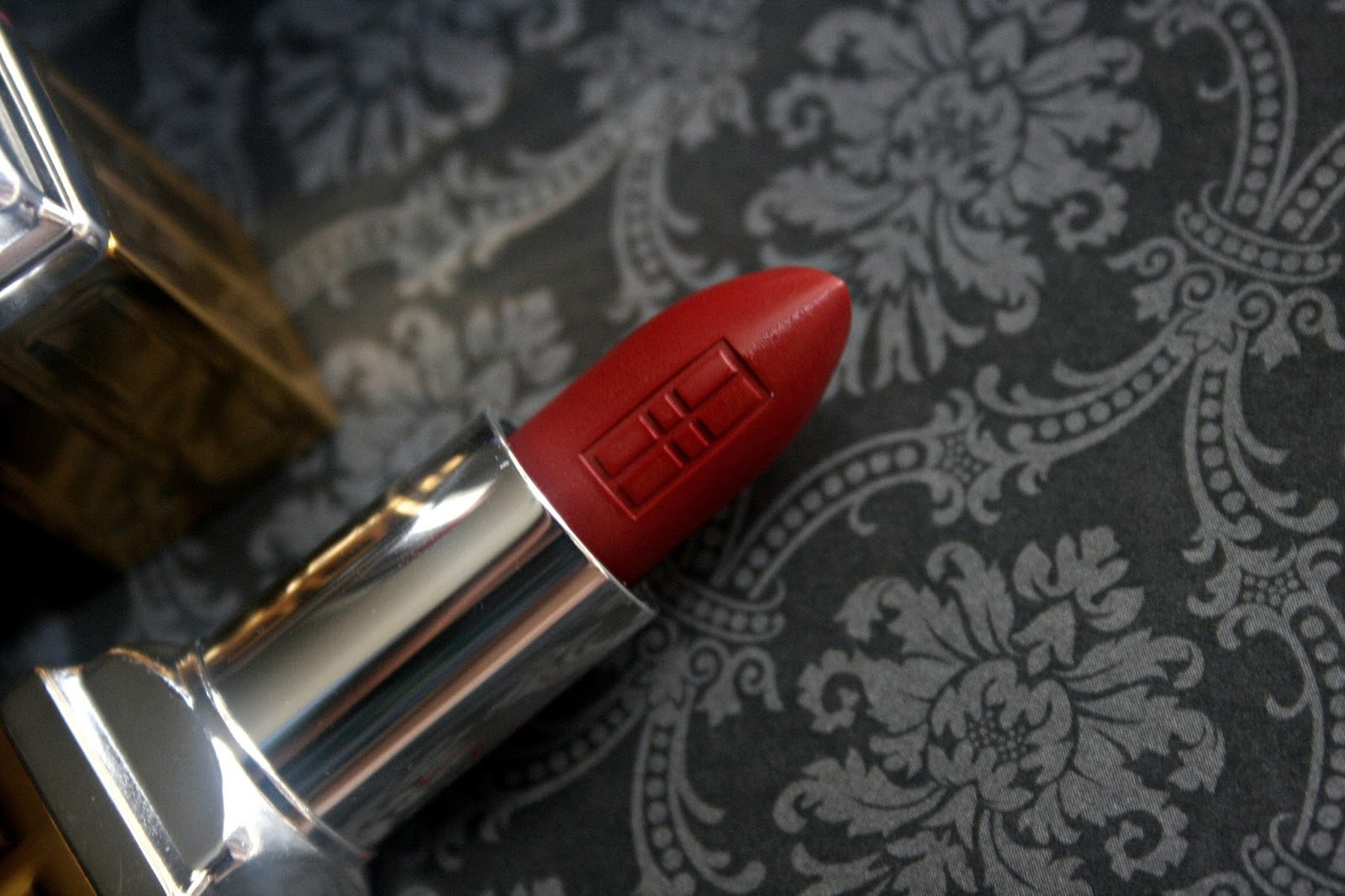 ELizabeth Arden Beautiful Color Moisturizing Lipstick in Red To Wear ELizabeth Arden Beautiful Color Moisturizing Lipstick in Red To Wear